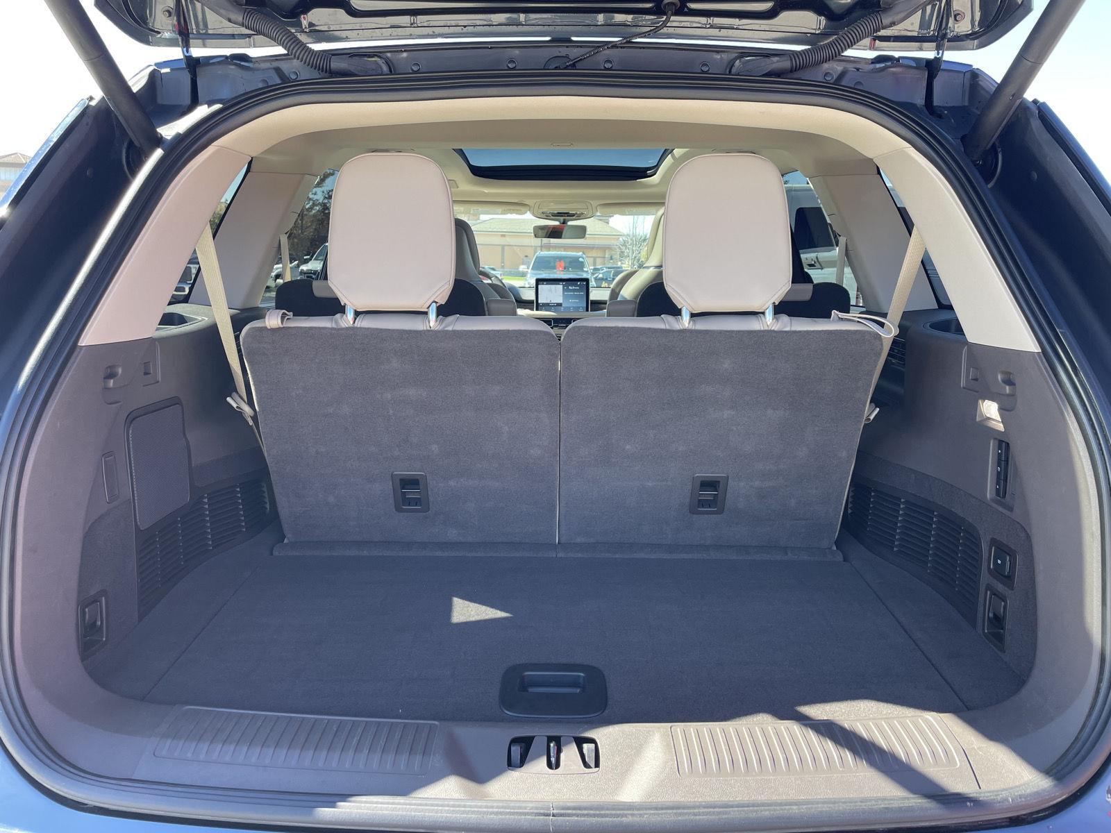 Vehicle photo 40