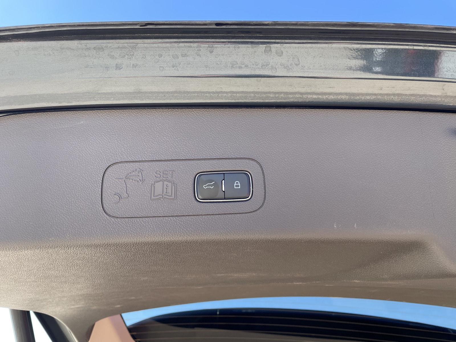 Vehicle photo 43