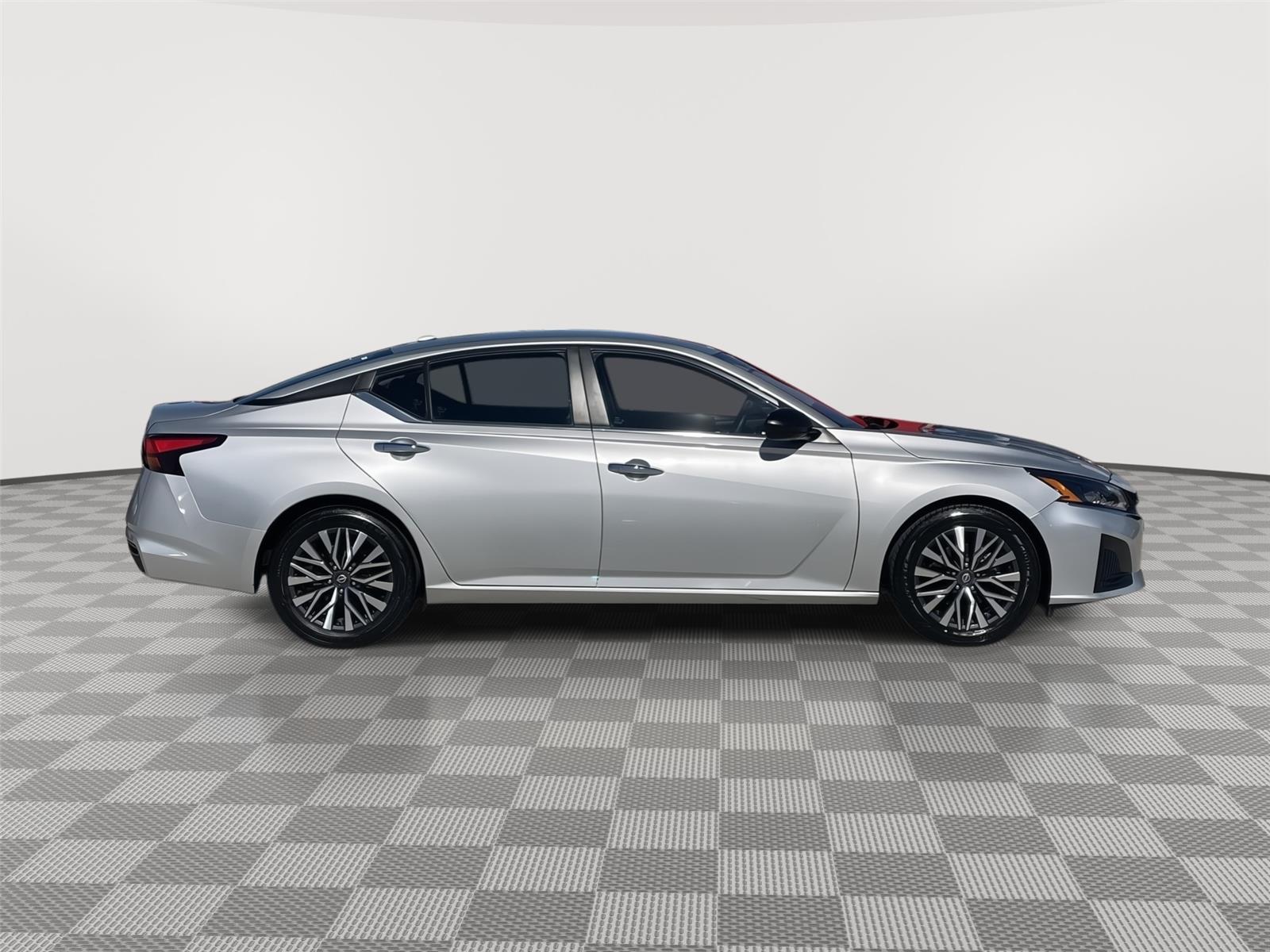 Vehicle photo 6
