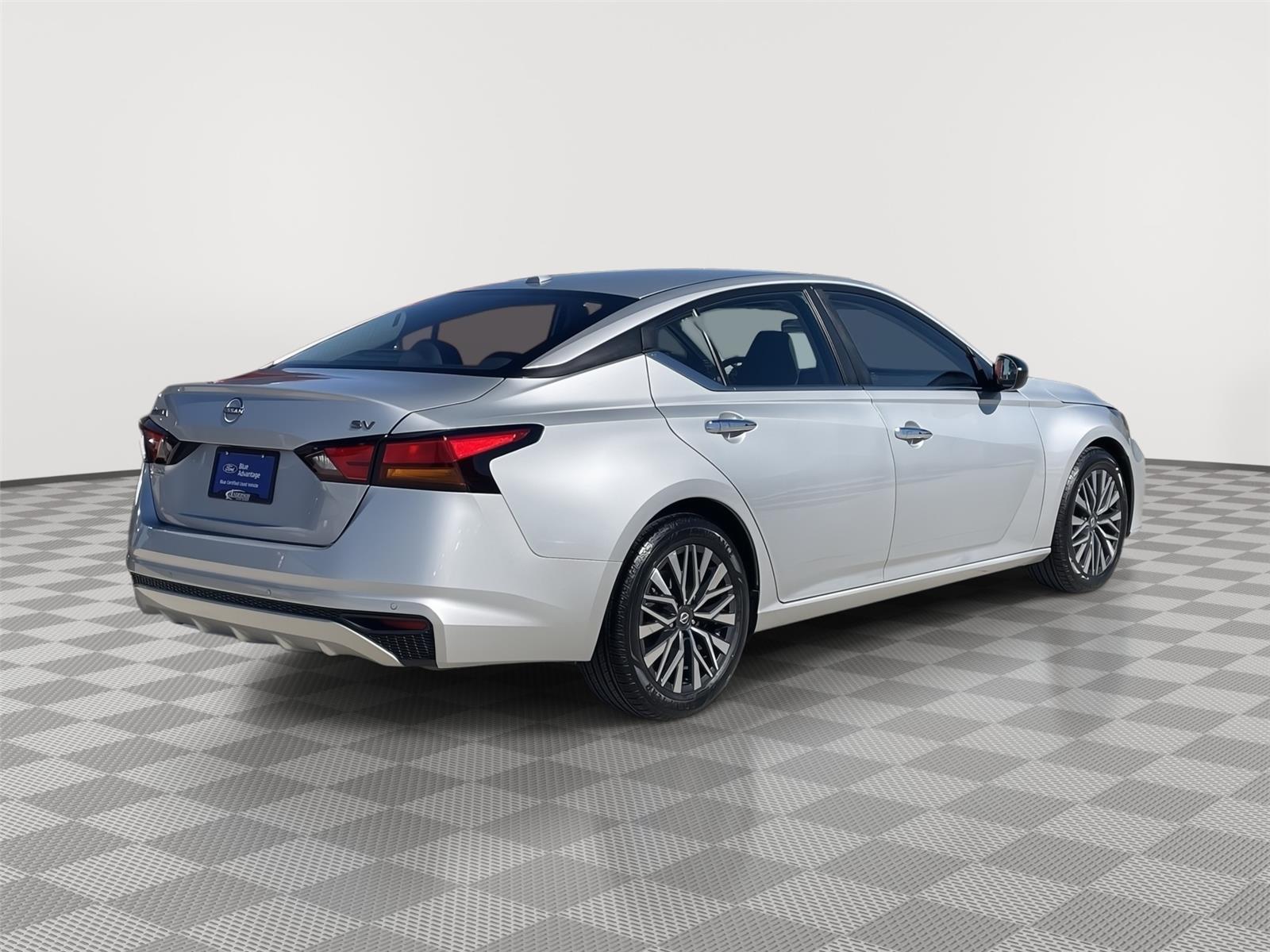 Vehicle photo 7