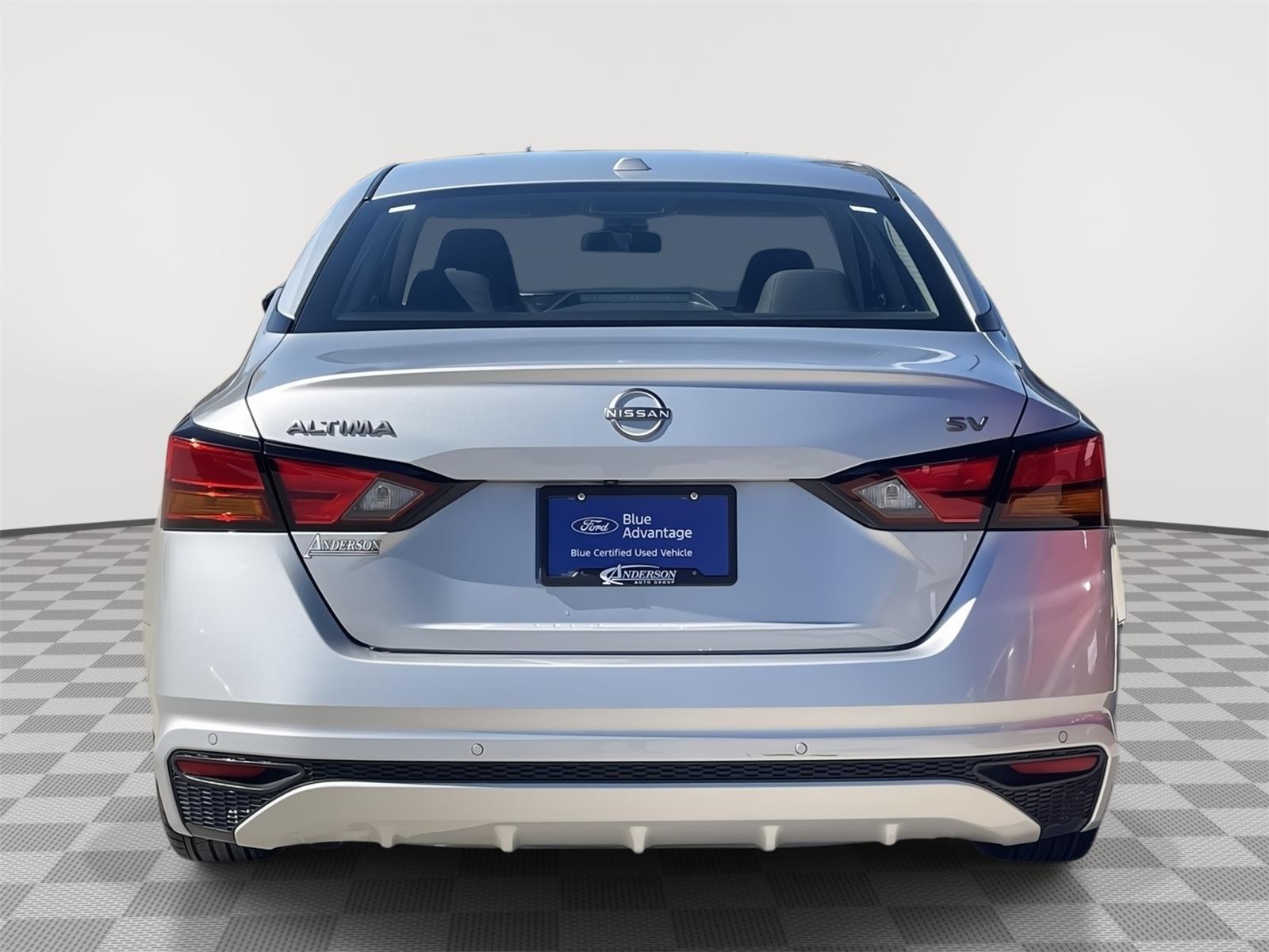 Vehicle photo 8