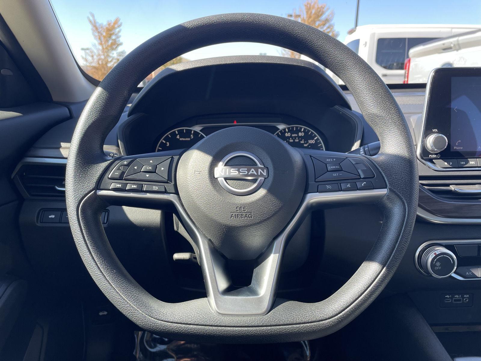 Vehicle photo 12