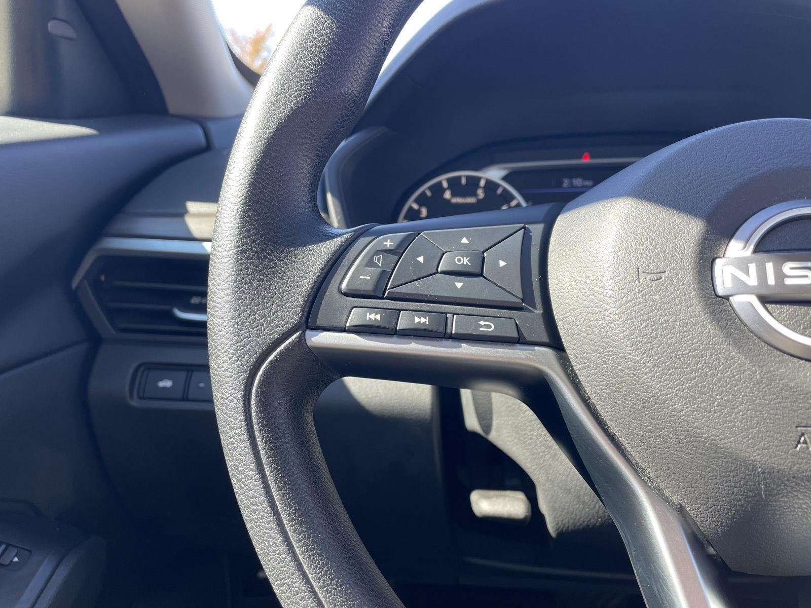 Vehicle photo 13