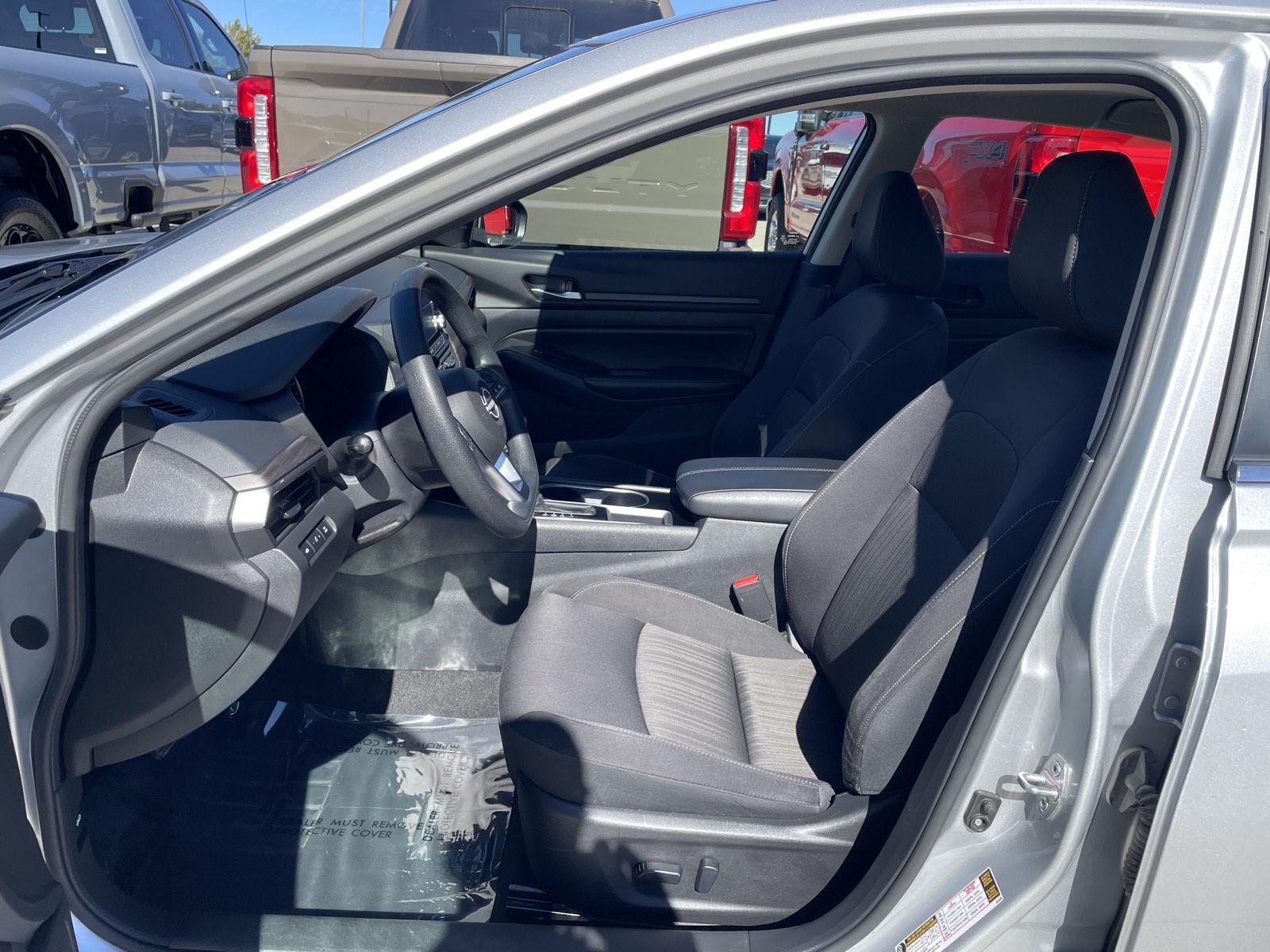 Vehicle photo 17