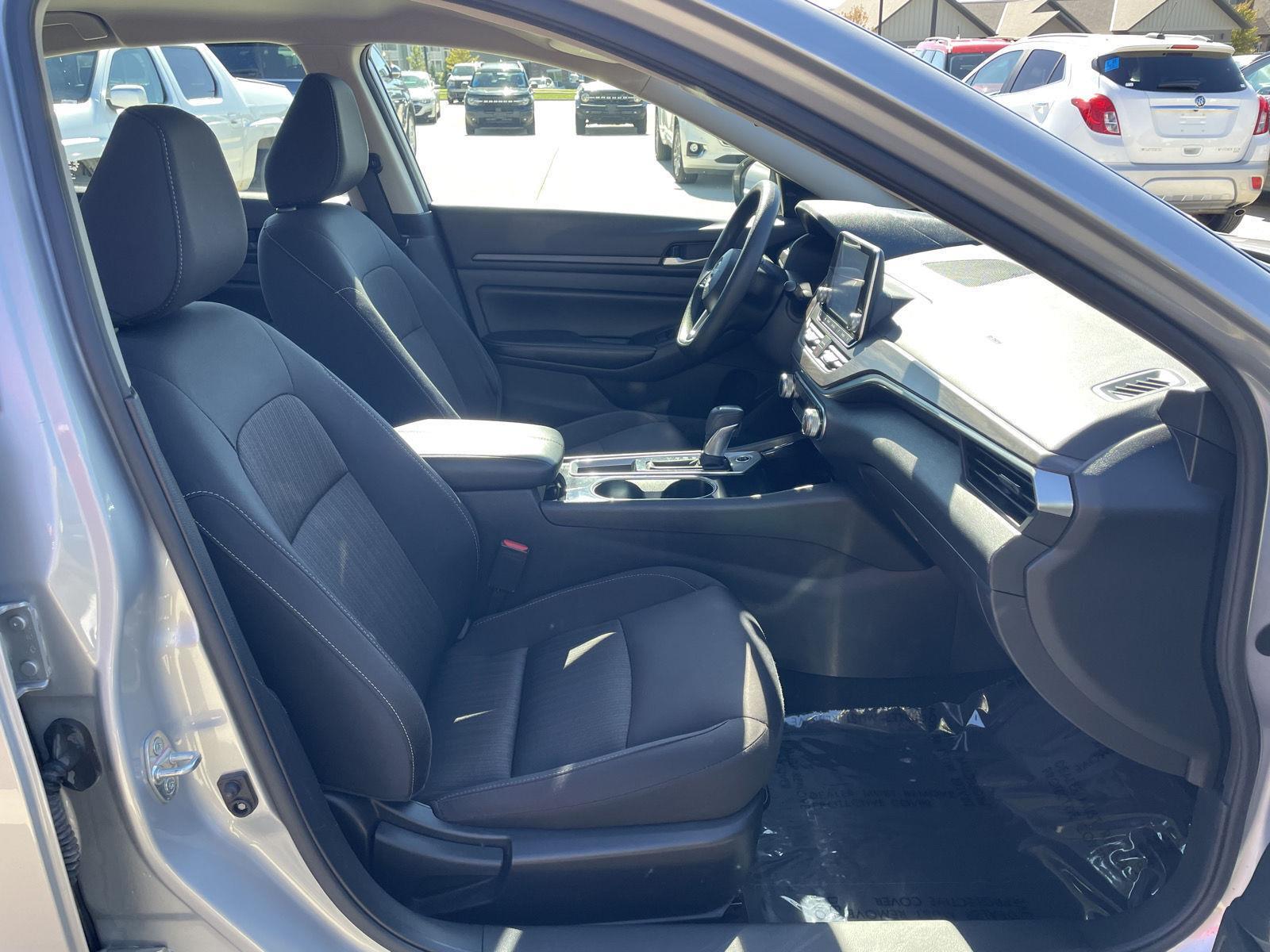Vehicle photo 19