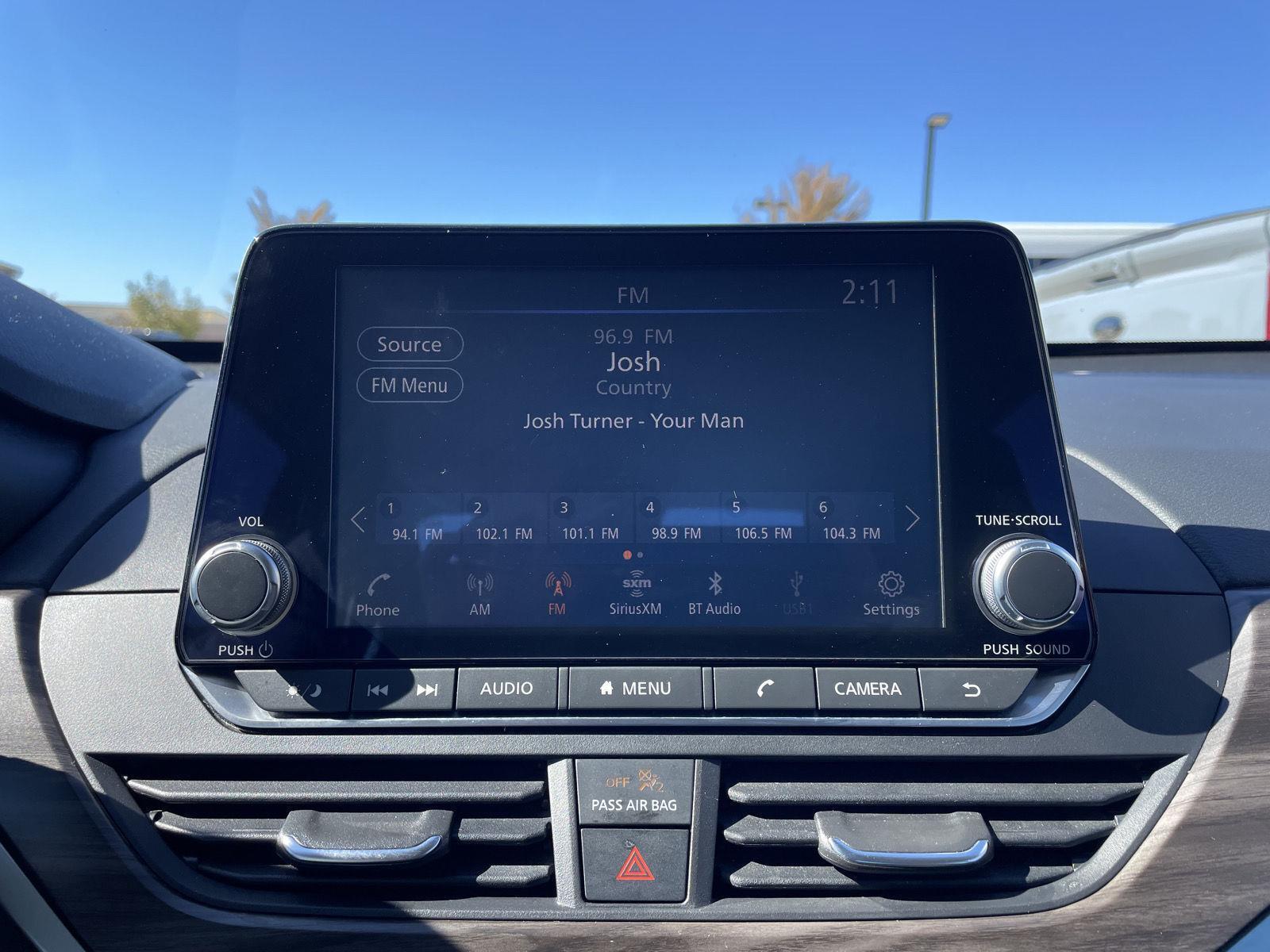 Vehicle photo 25