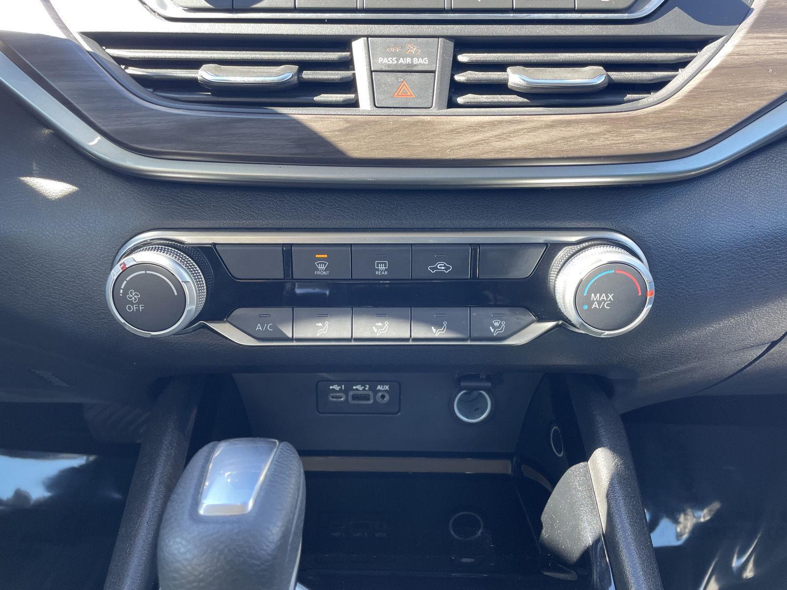 Vehicle photo 26
