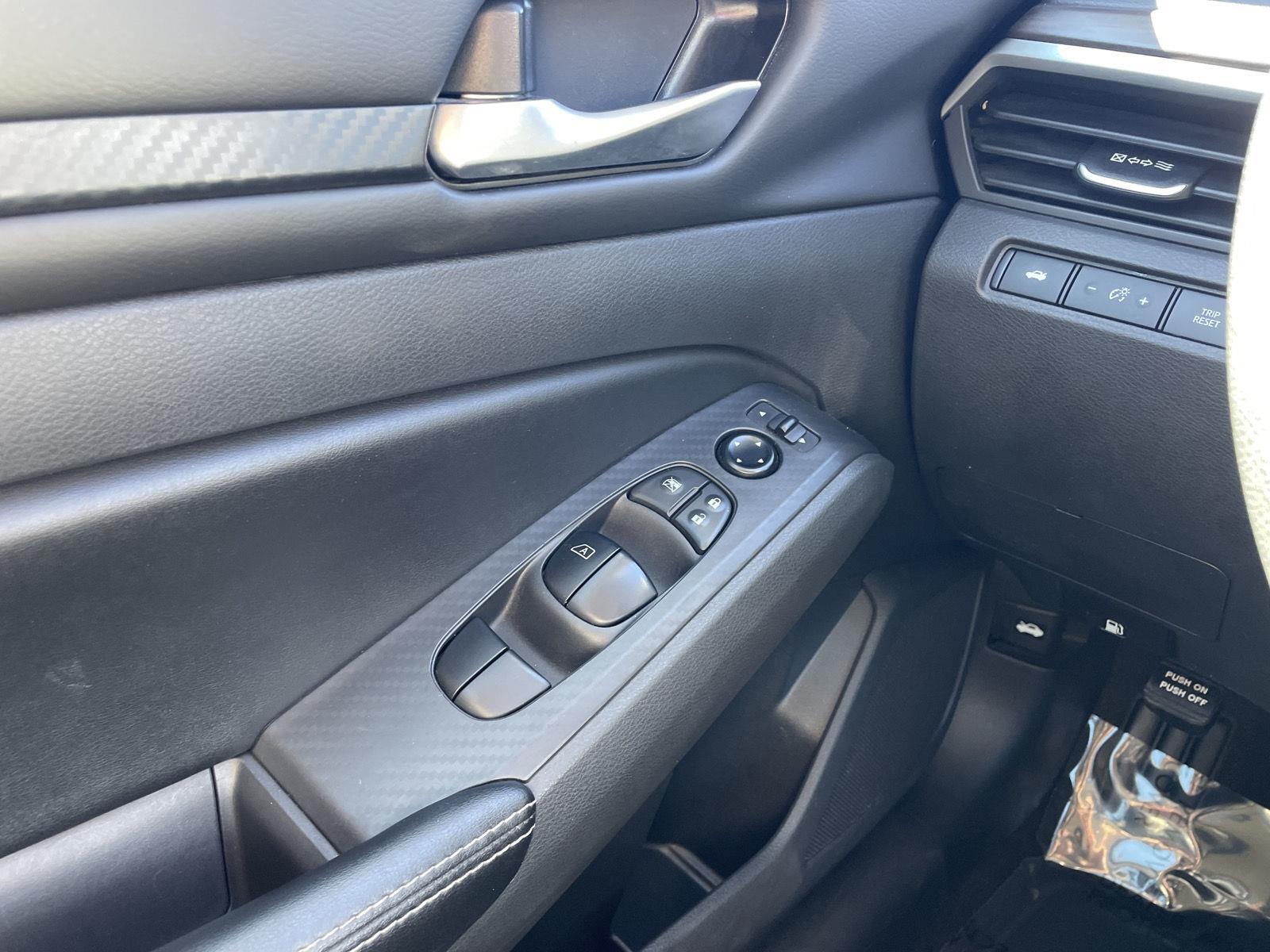 Vehicle photo 28