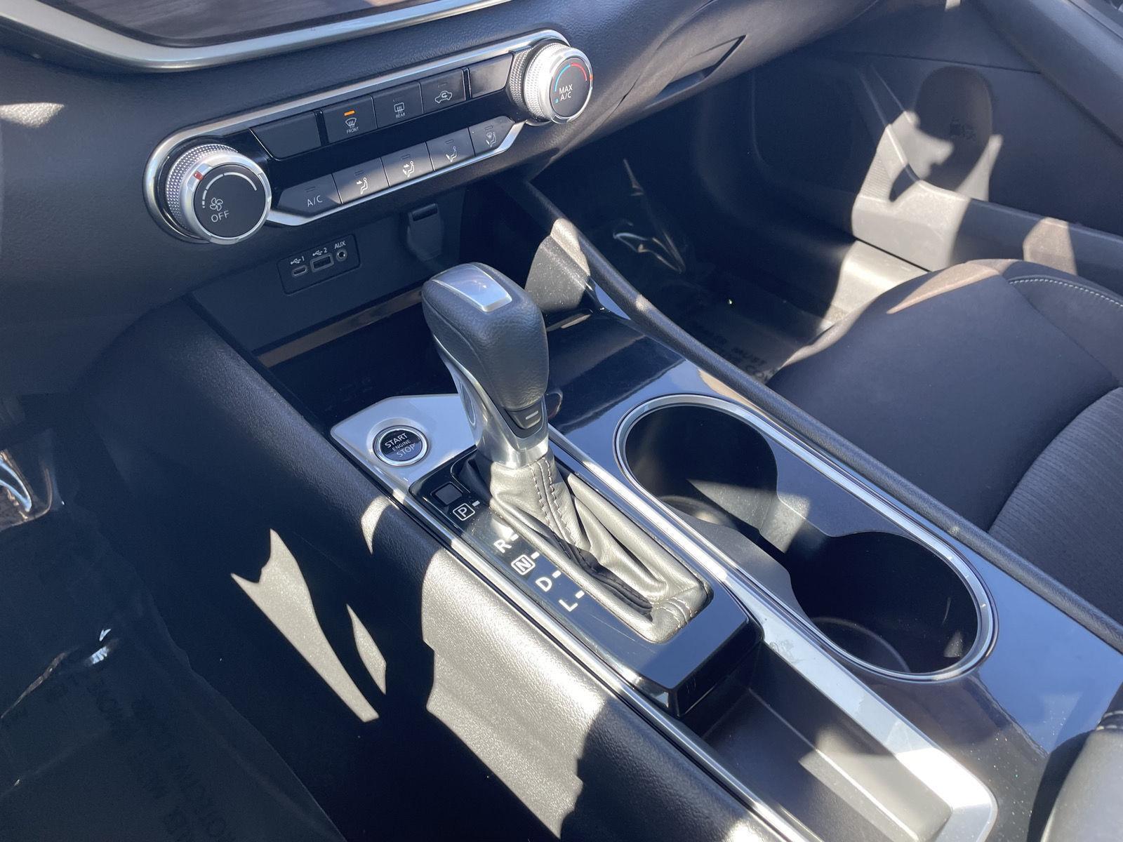 Vehicle photo 29