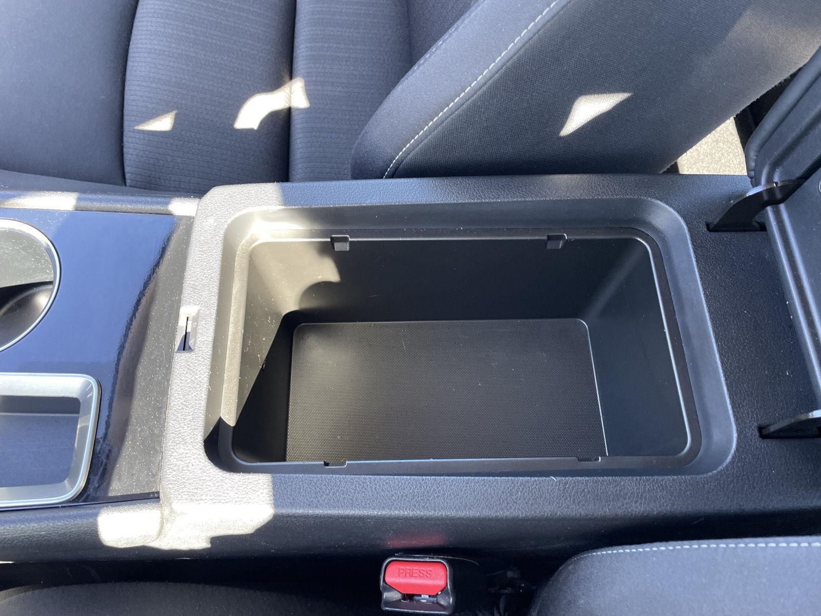 Vehicle photo 30
