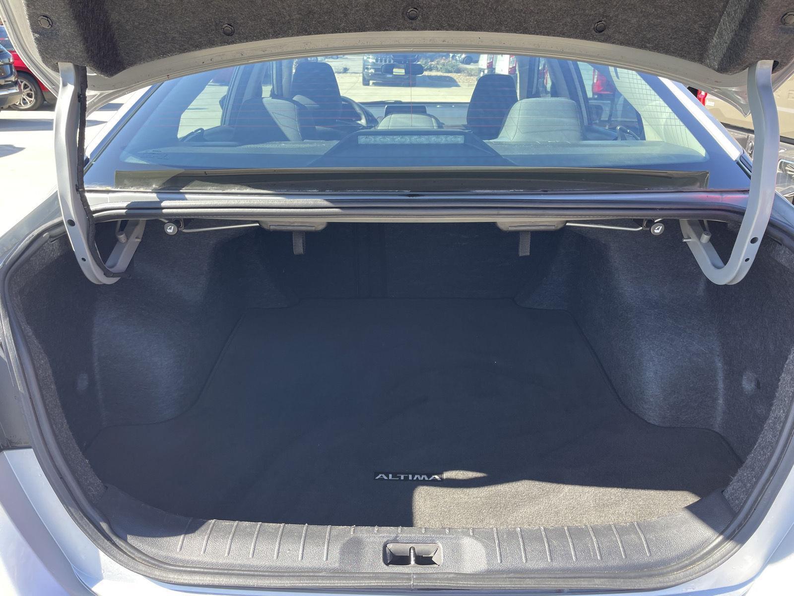 Vehicle photo 34