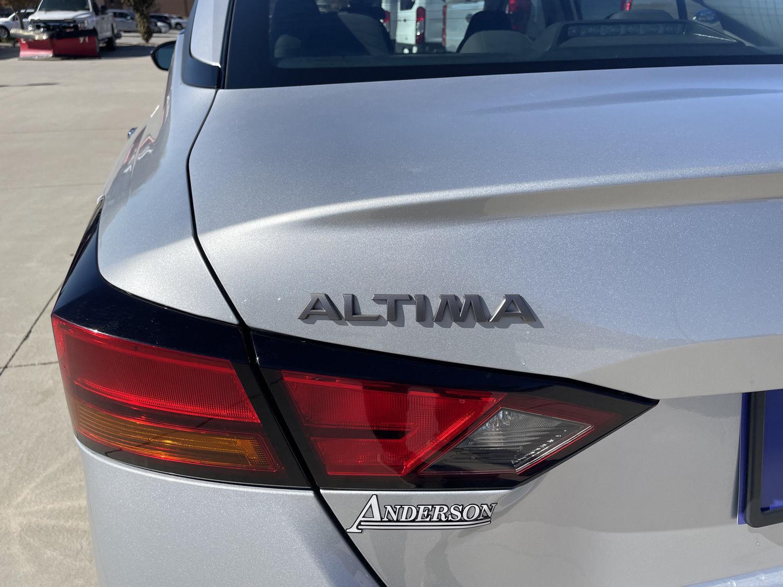 Vehicle photo 35