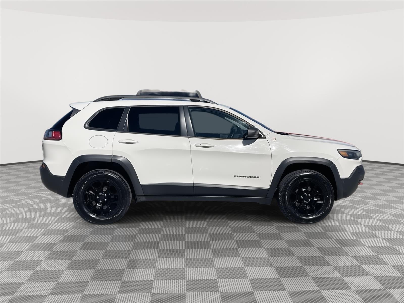 Vehicle photo 6