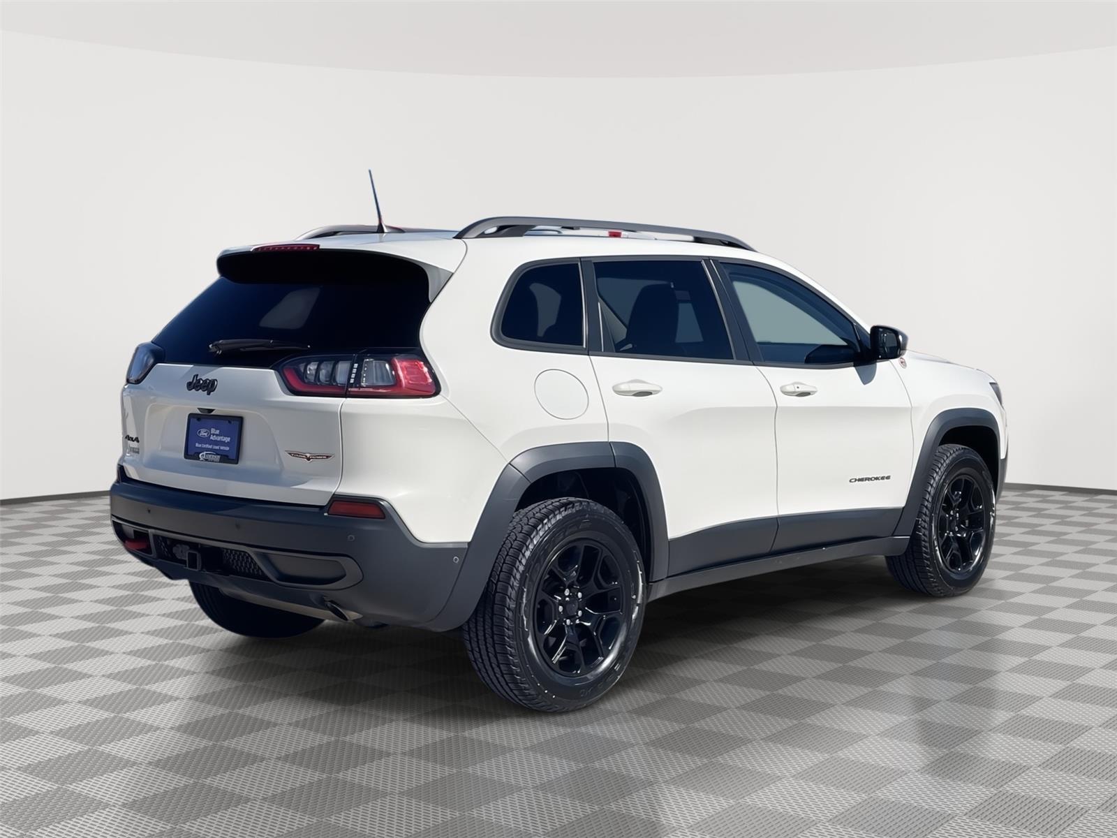 Vehicle photo 7