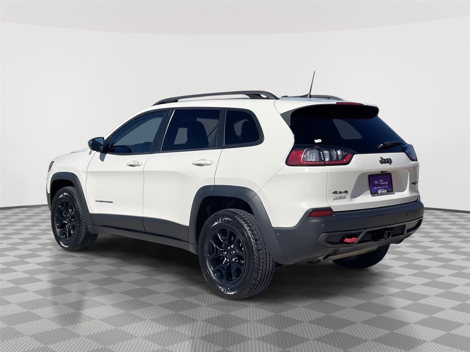 Vehicle photo 9