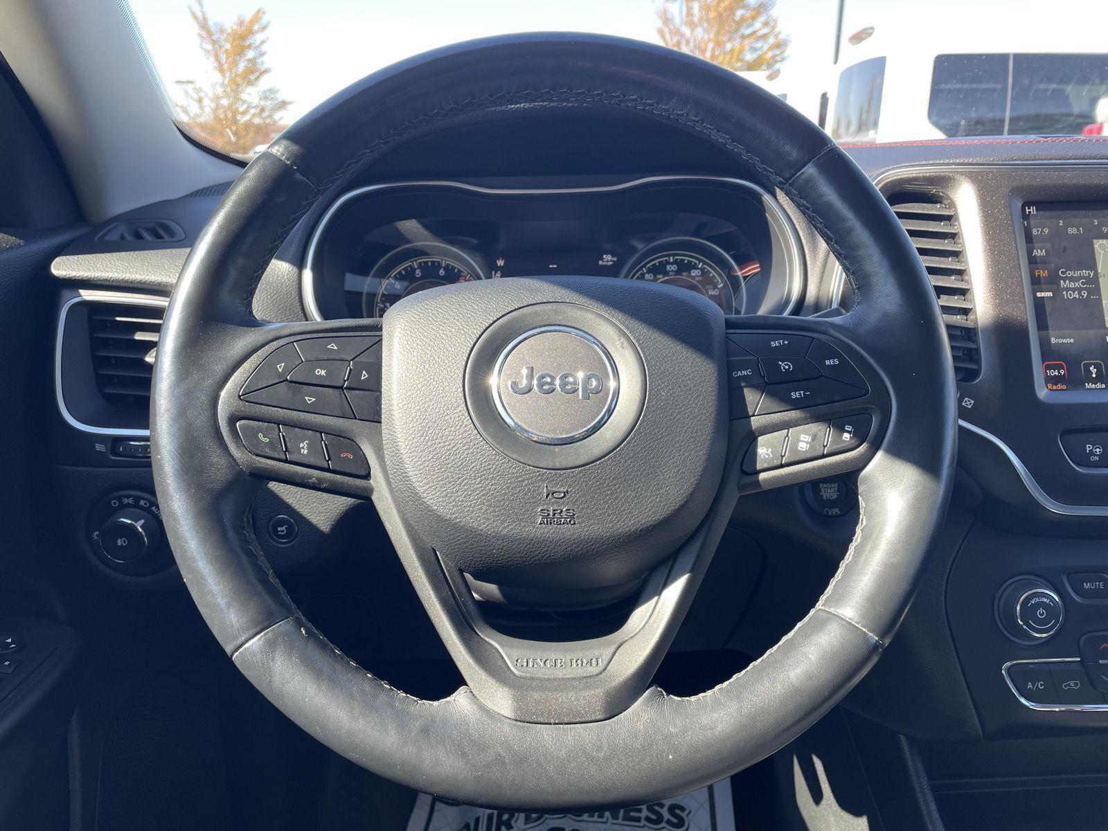 Vehicle photo 12