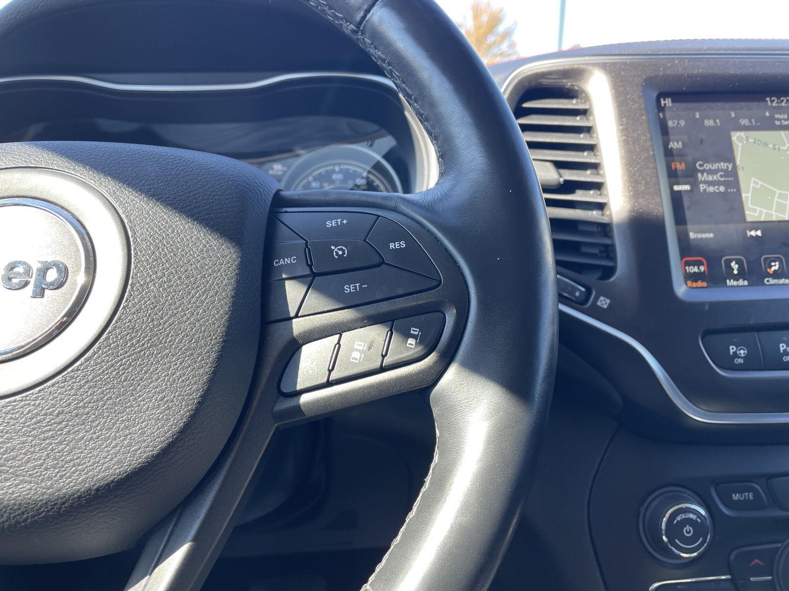 Vehicle photo 14