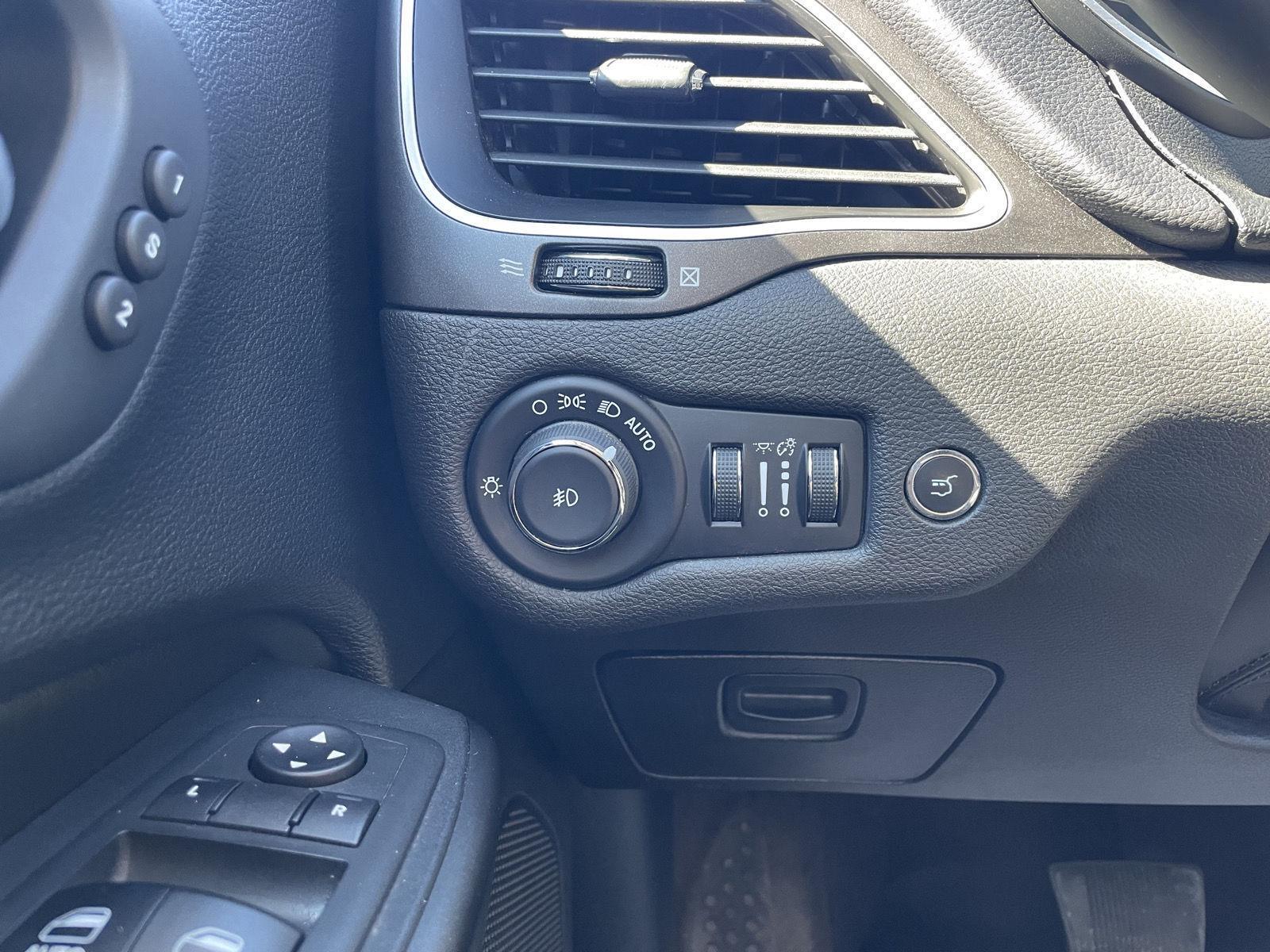 Vehicle photo 16
