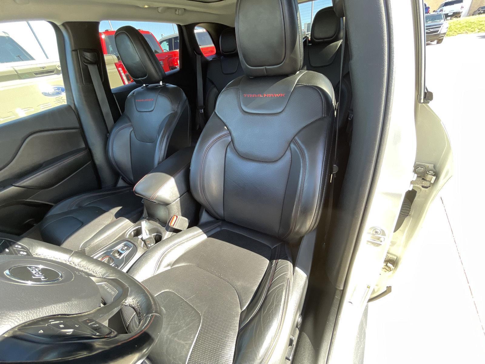 Vehicle photo 18