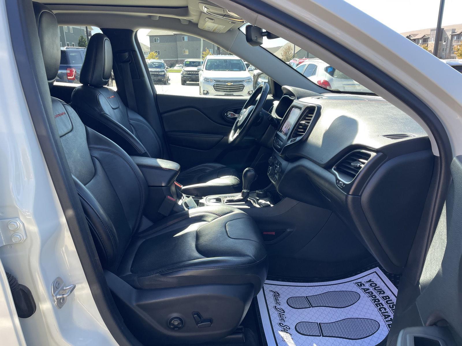 Vehicle photo 19