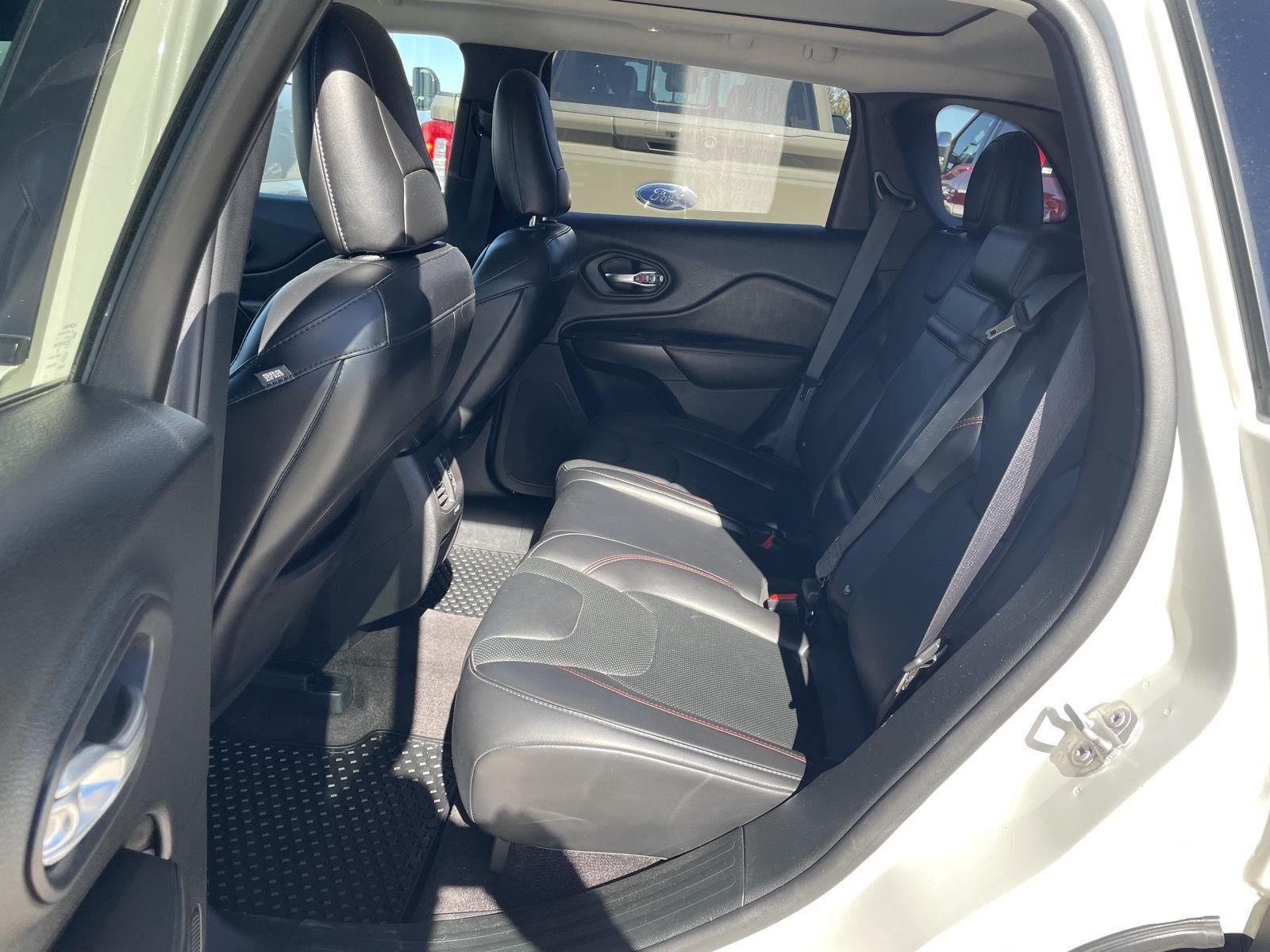 Vehicle photo 20