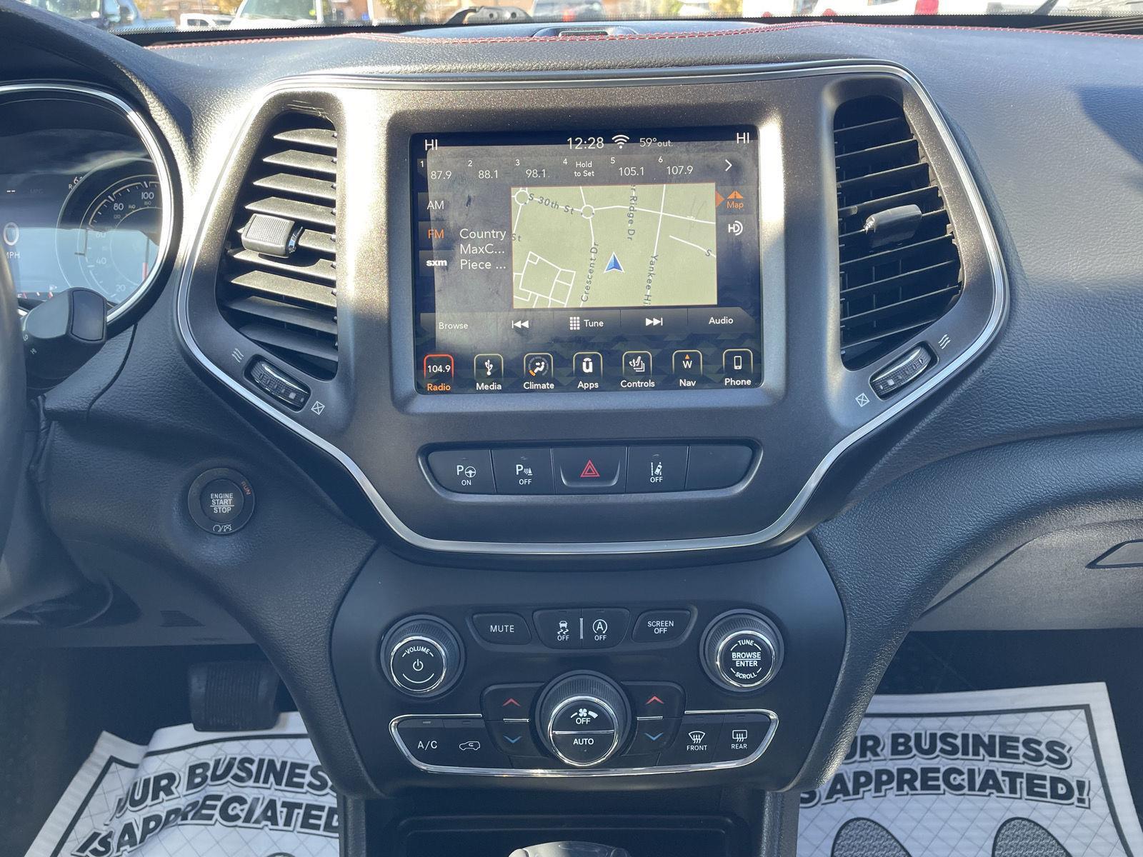 Vehicle photo 23