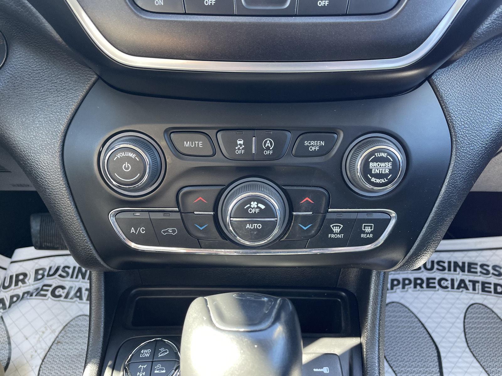 Vehicle photo 27