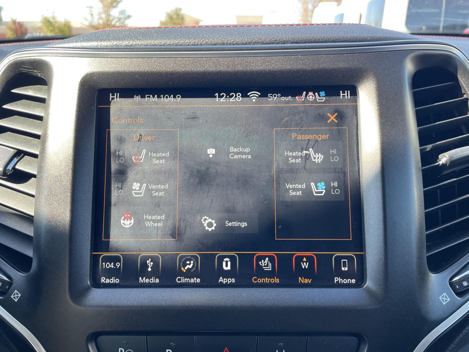 Vehicle photo 28