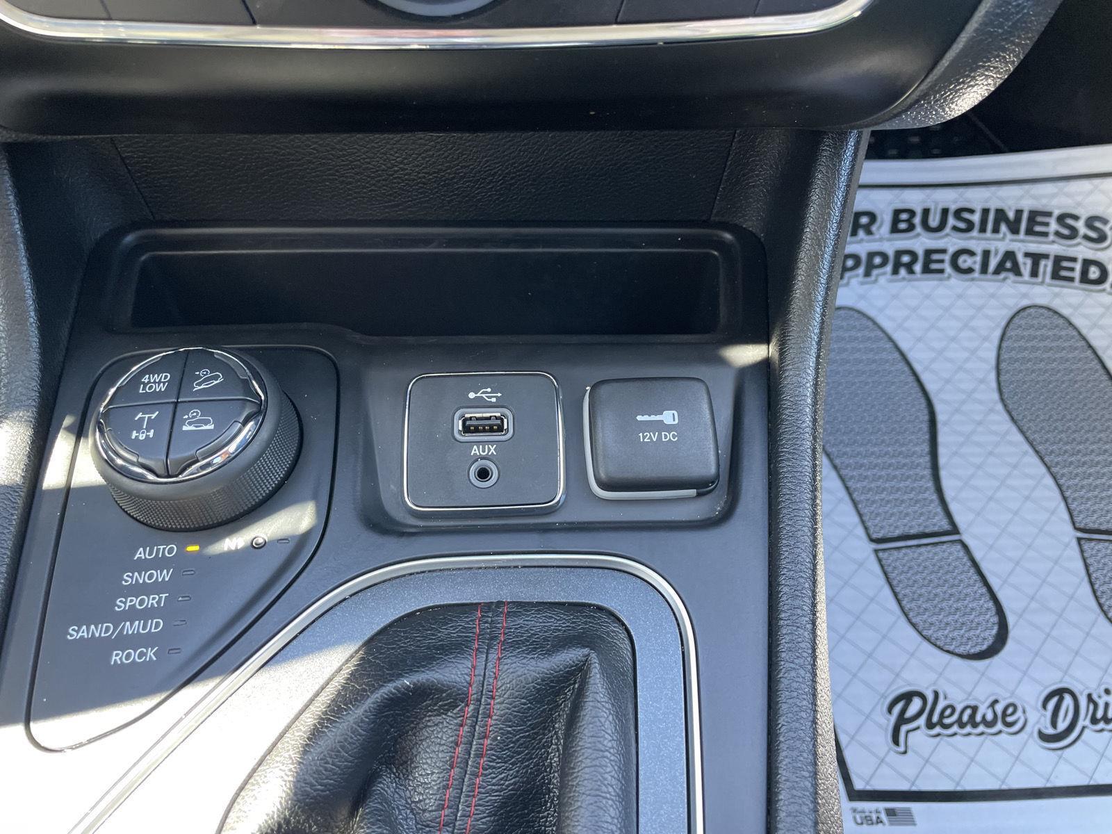 Vehicle photo 29
