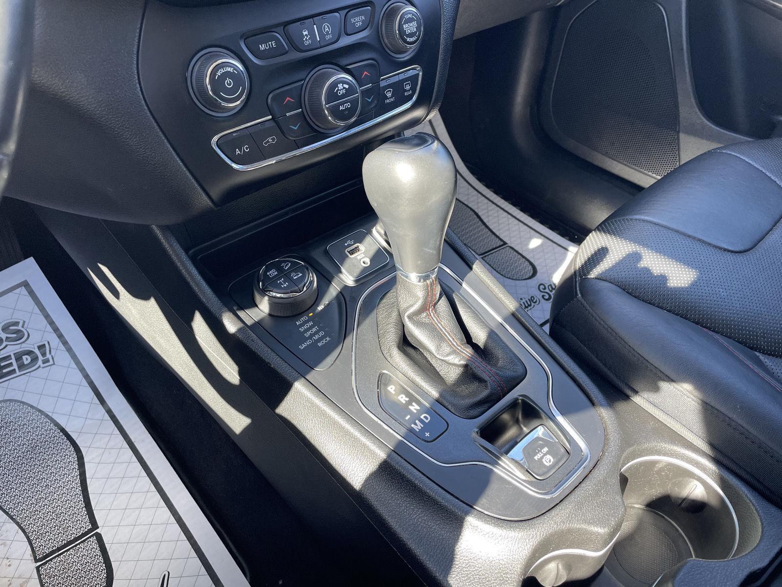 Vehicle photo 31
