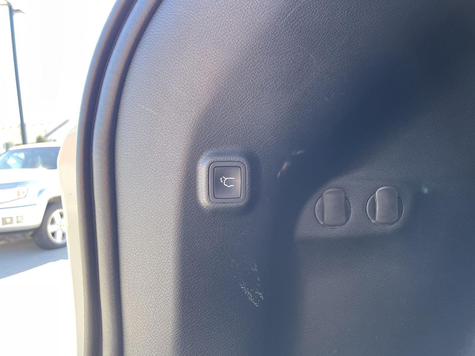 Vehicle photo 37