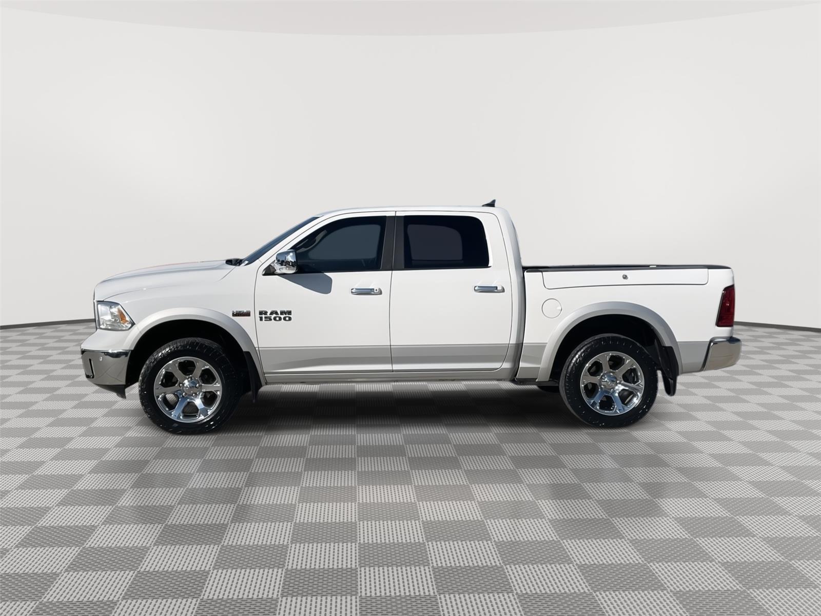 Vehicle photo 2