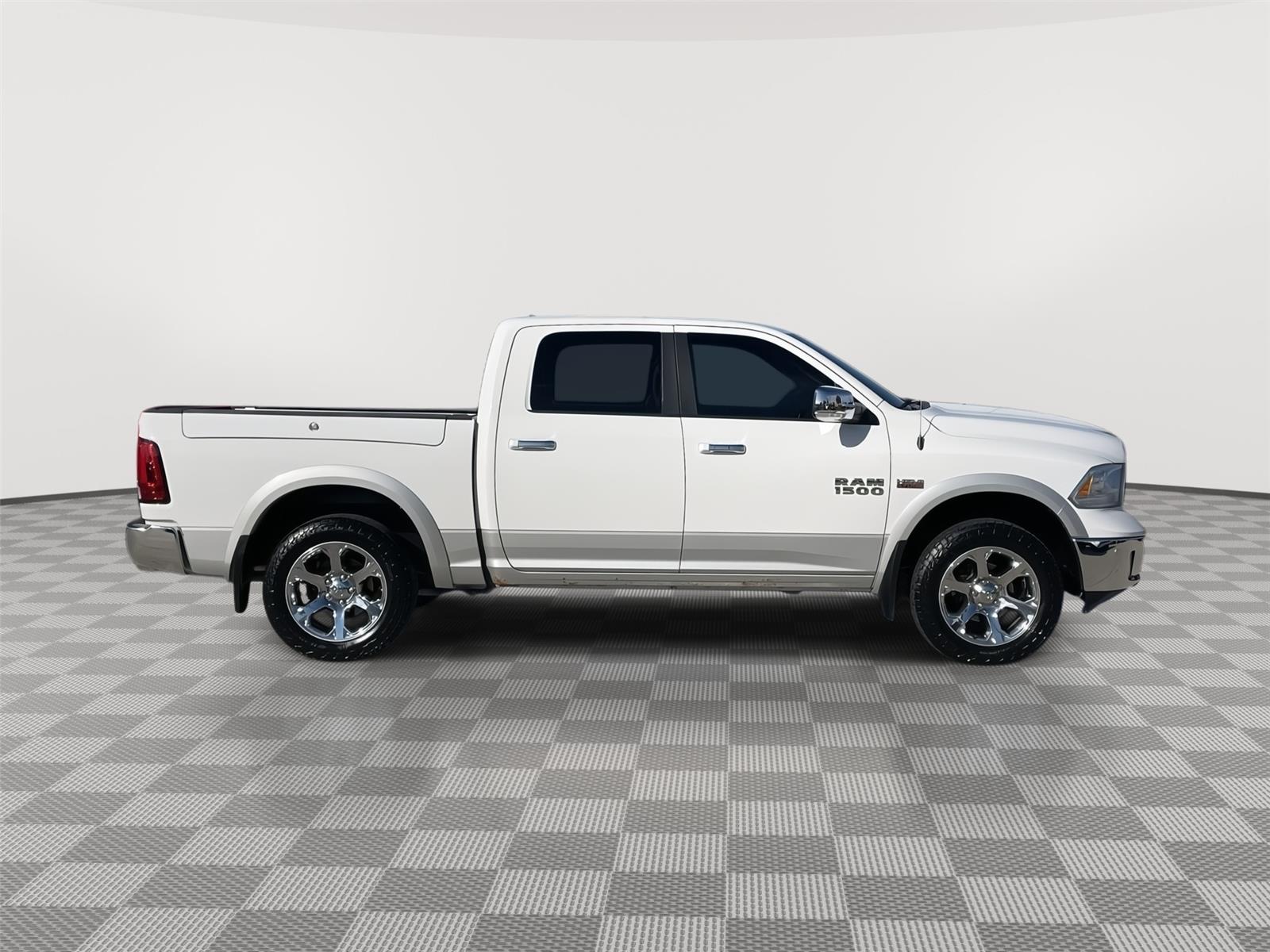 Vehicle photo 6