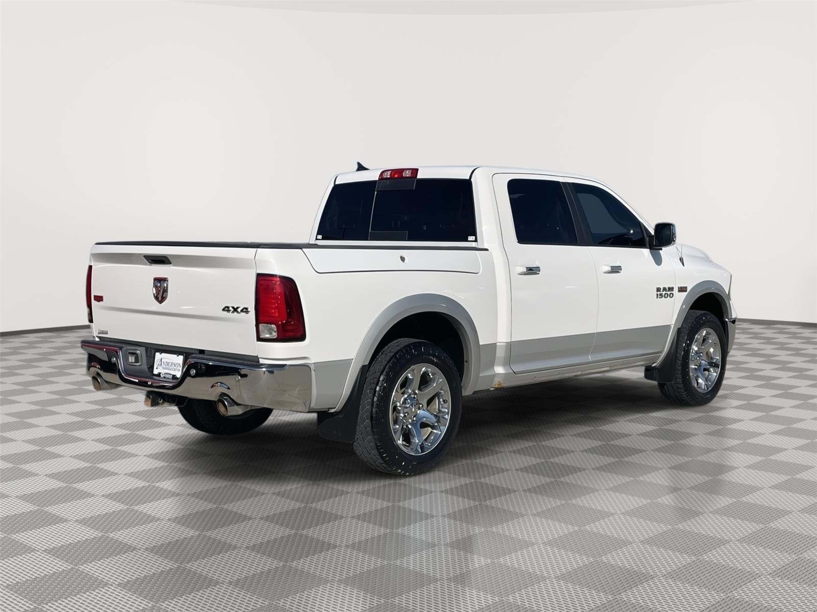 Vehicle photo 7