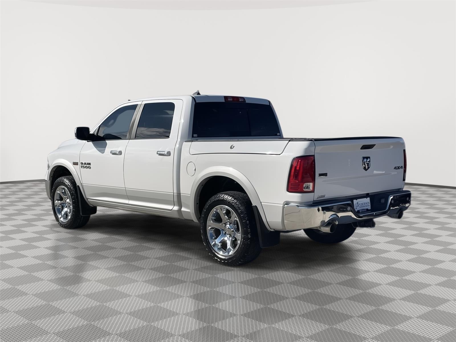 Vehicle photo 9