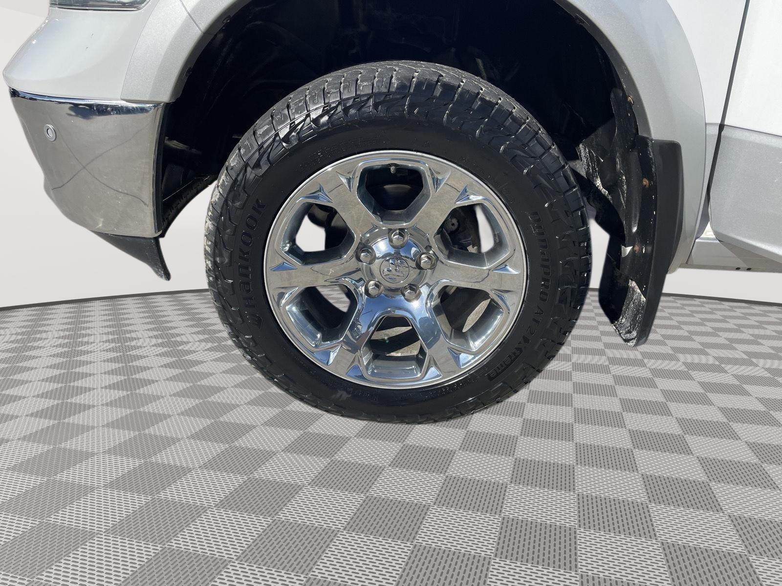 Vehicle photo 10