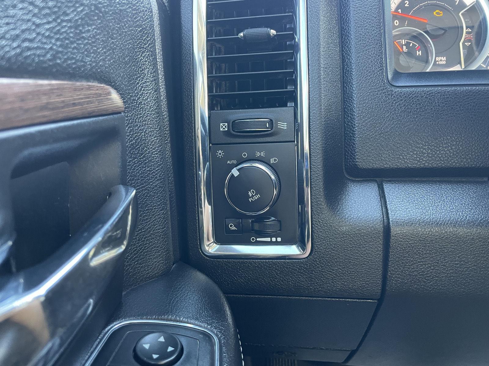 Vehicle photo 14
