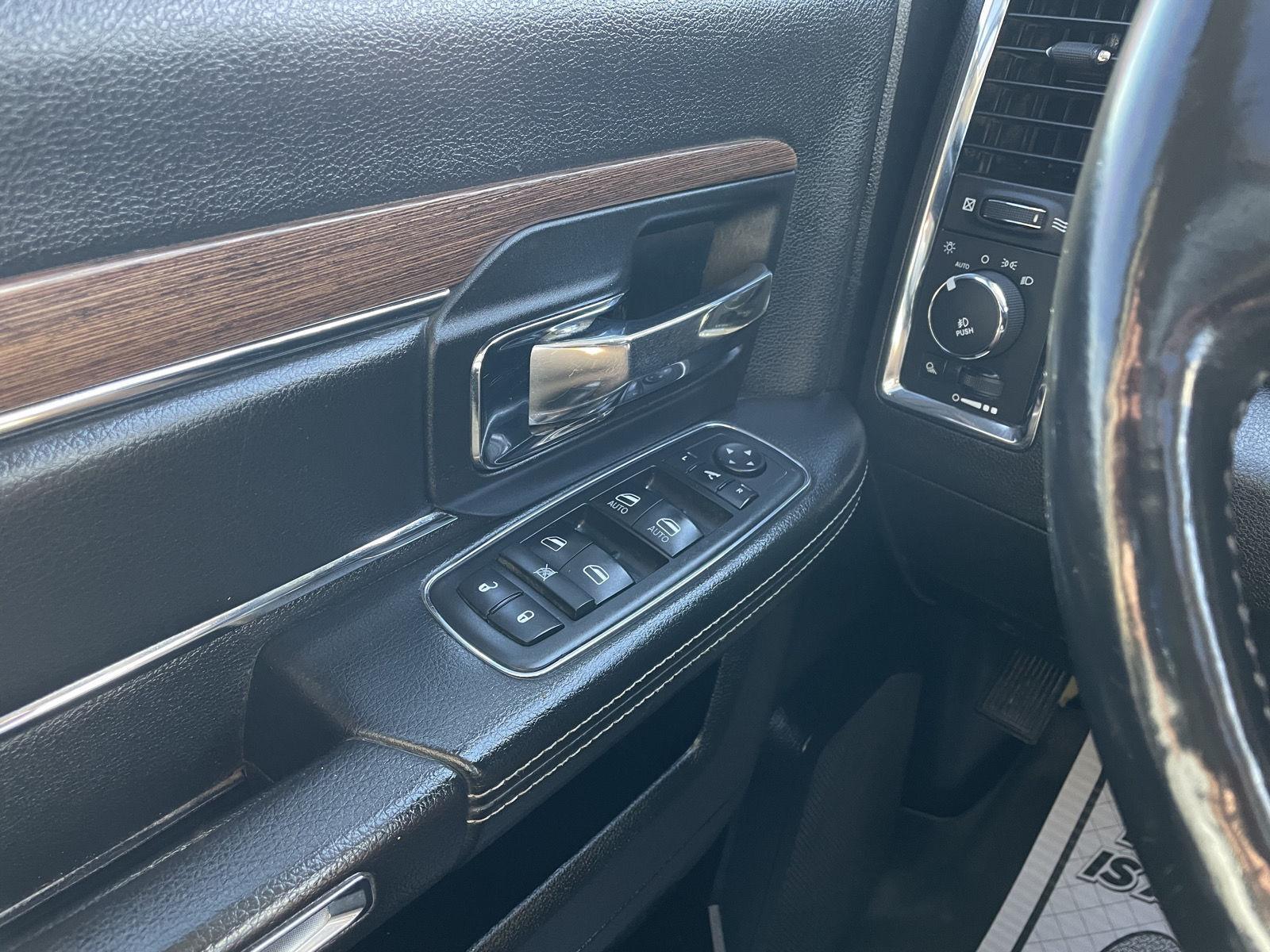 Vehicle photo 28