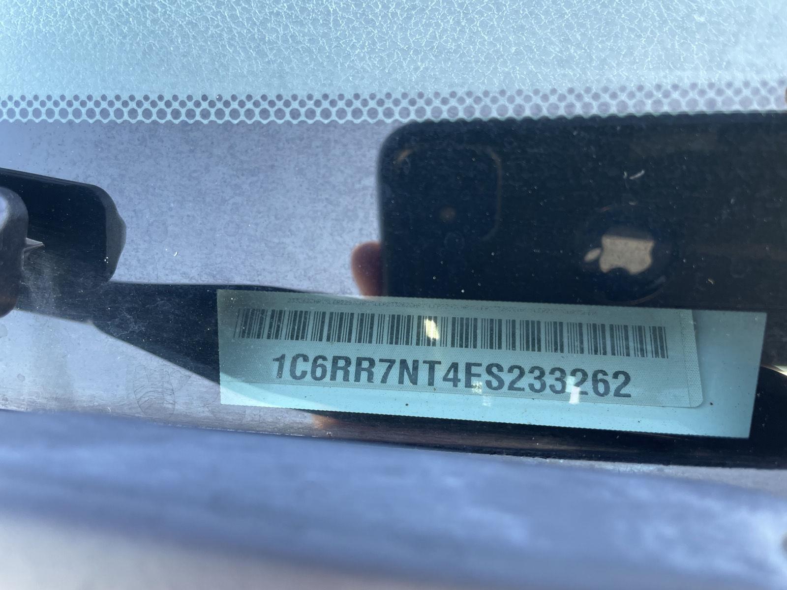 Vehicle photo 32