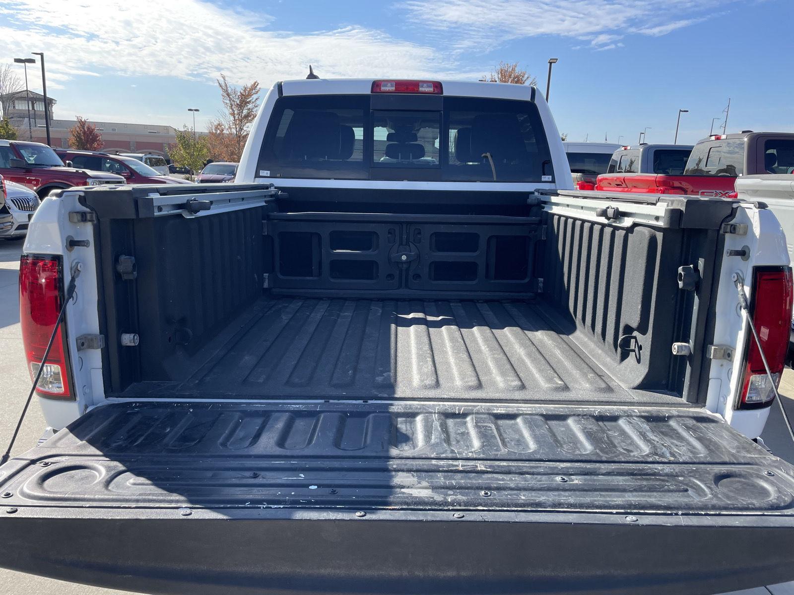Vehicle photo 34