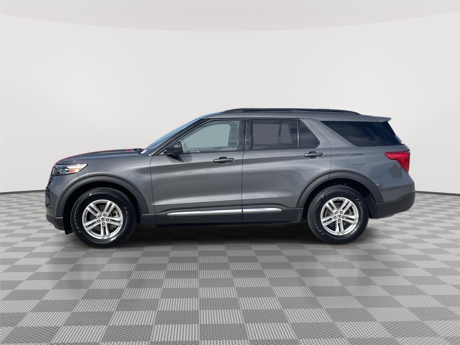Vehicle photo 2