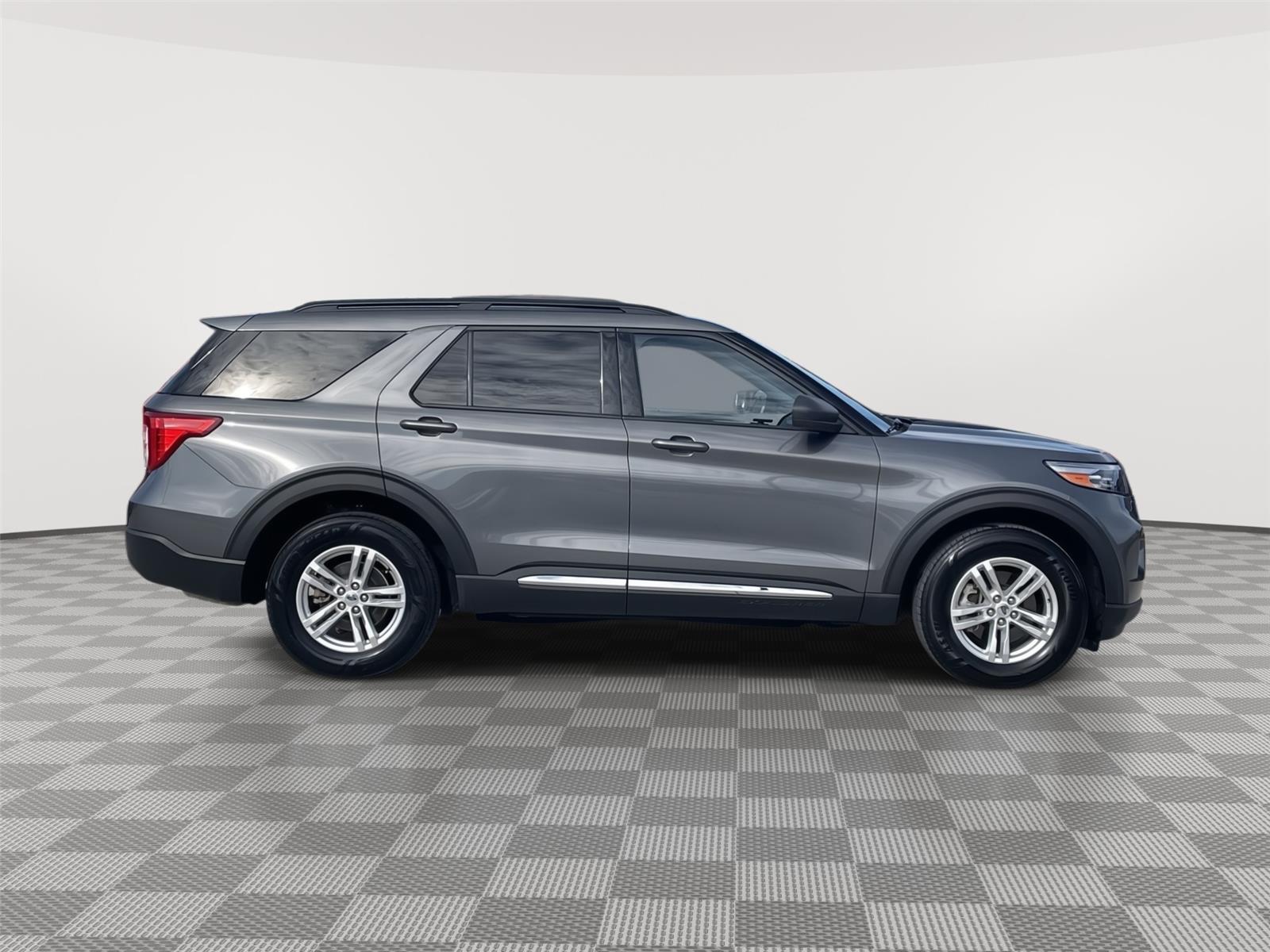 Vehicle photo 6