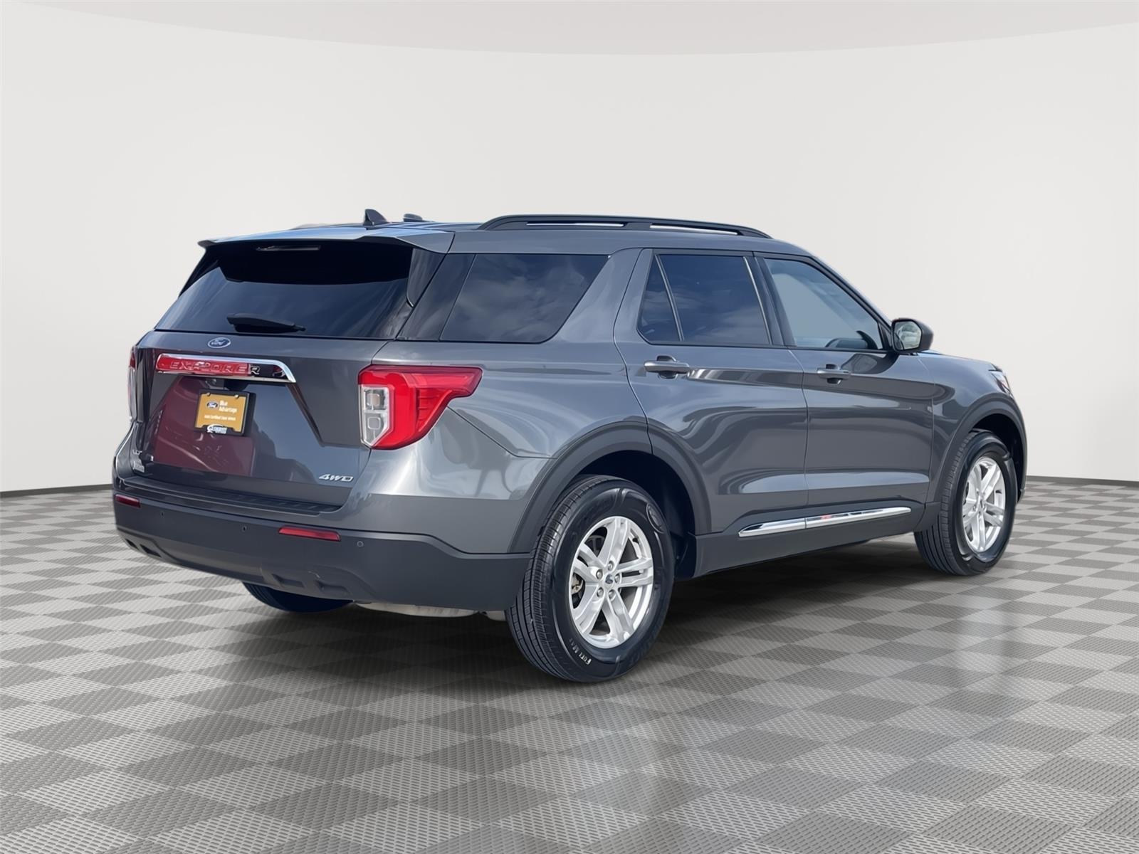 Vehicle photo 7