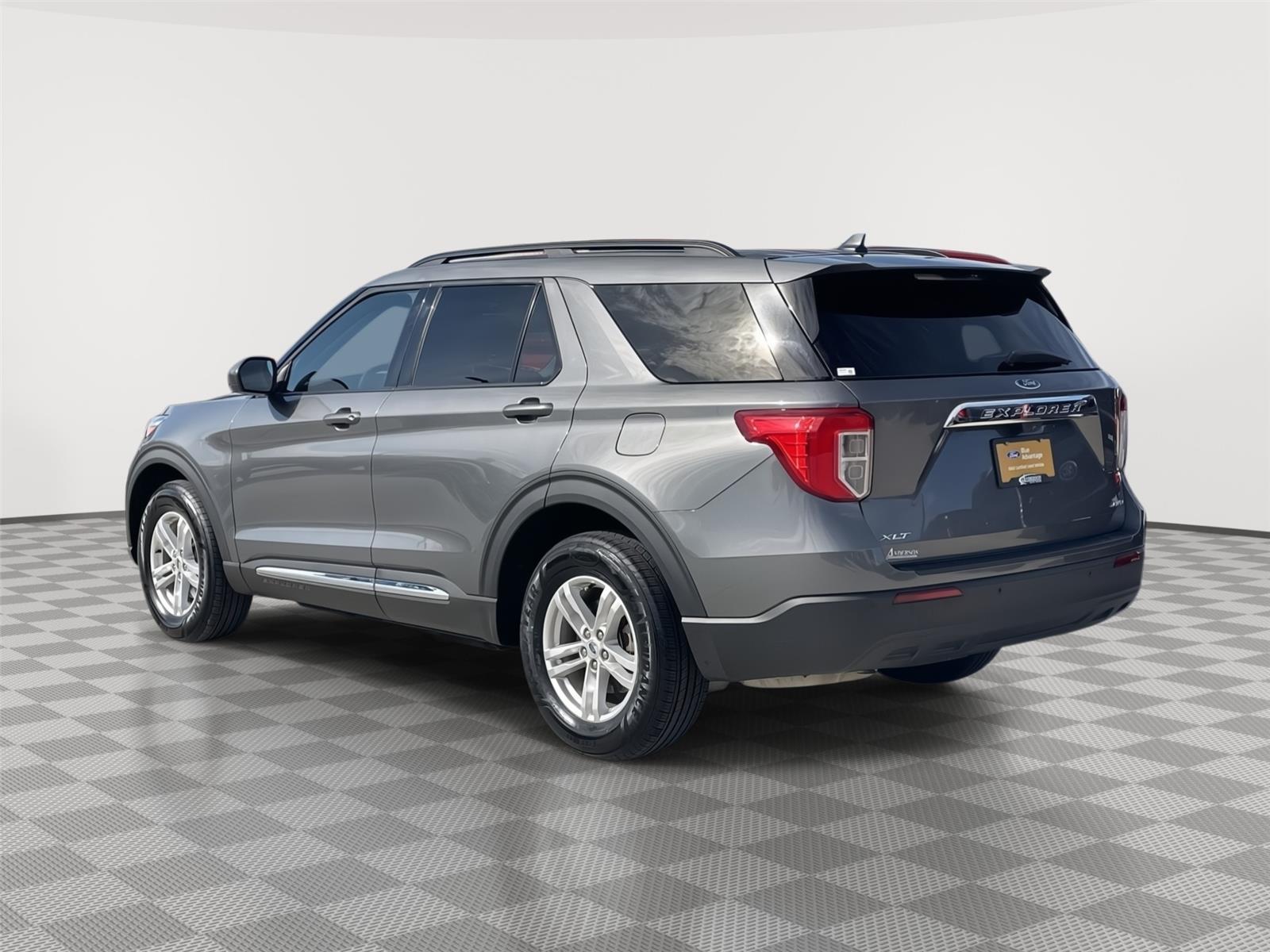 Vehicle photo 9