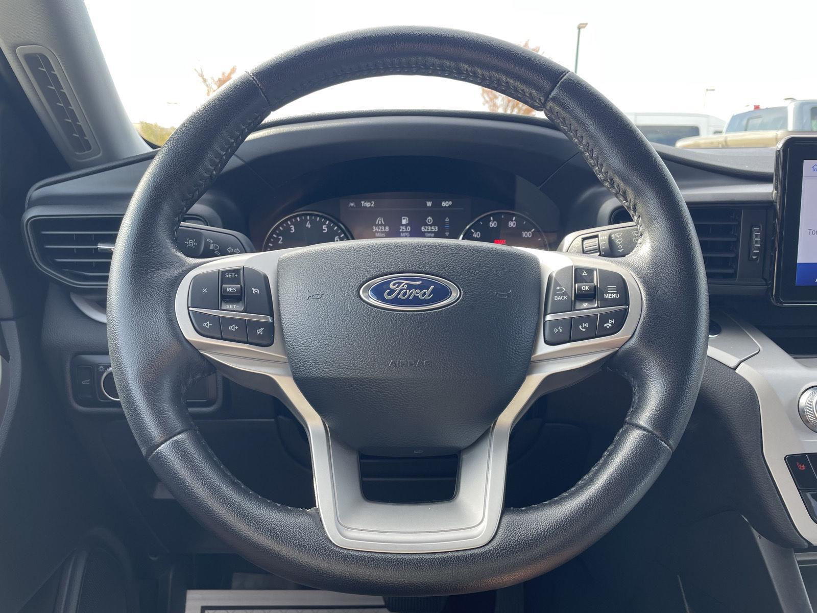 Vehicle photo 12