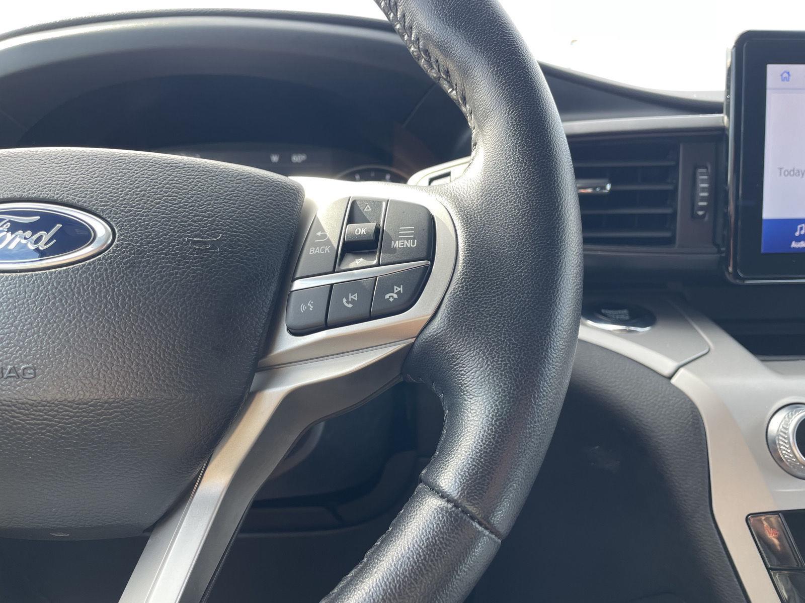 Vehicle photo 14
