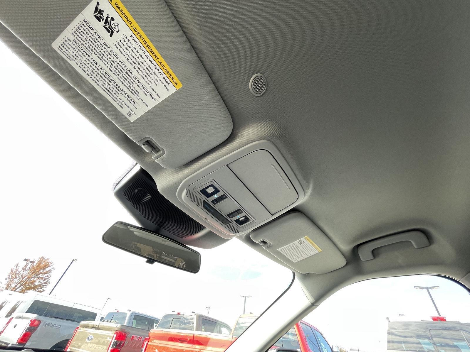 Vehicle photo 22