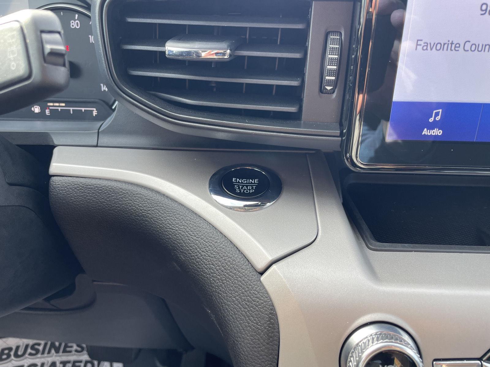 Vehicle photo 25