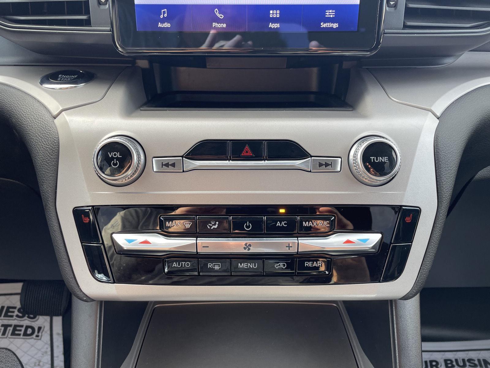 Vehicle photo 26