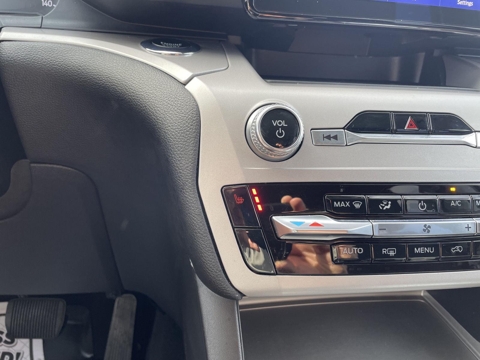 Vehicle photo 27